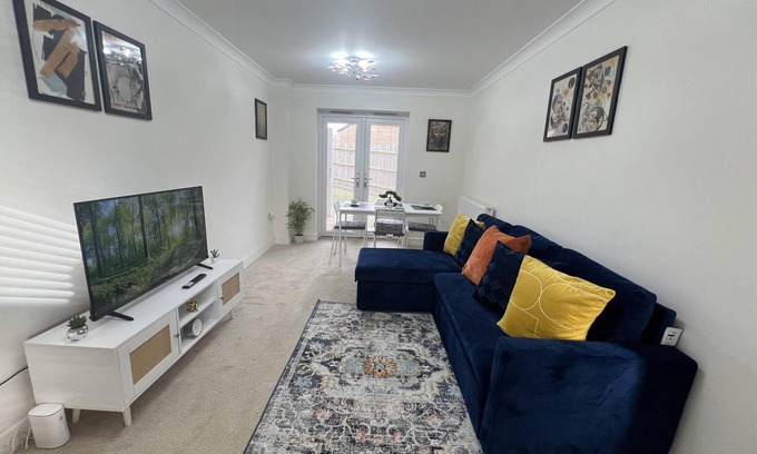 Cradley Casa | 3BR-2Bath-Garden-Parking-NearCity-WiFi