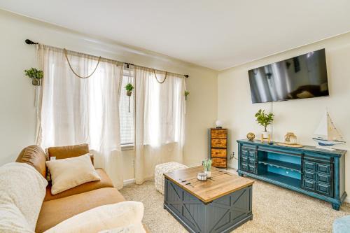 New Baltimore Casa | Near Detroit Metro Area New Baltimore Home!