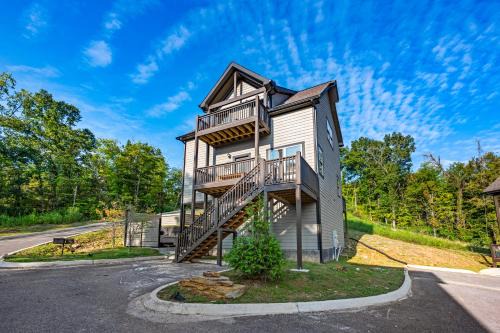Sevierville Casa | Near Dollywood With Hot Tub, Game Room Home Theater