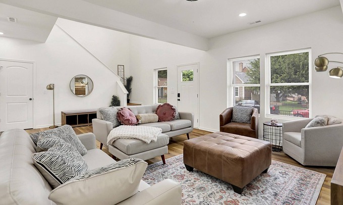 Near Eastside Casa | Near Downtown Chic & Spacious 4BD + 2 Car garage