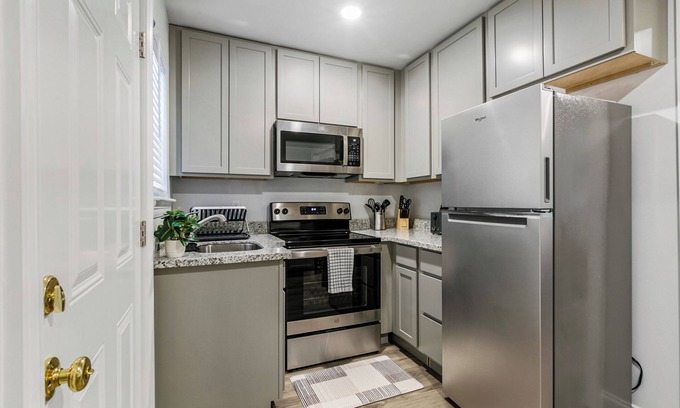 Covington Apartamento | Near downtown Covington! Discover the perfect blend of convenience and comfort!
