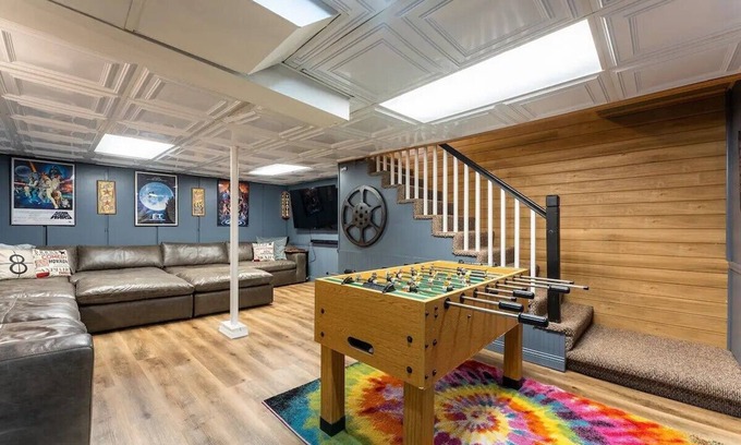 Chippewa Falls Casa | Near Downtown! GAME ROOM! Sleeps 12! Stylish!