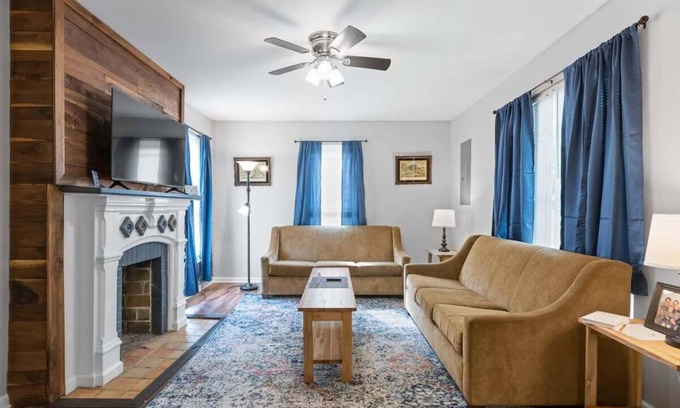 Chattanooga Casa | Near Downtown, Park & Zoo! Trendy Ridgeland Tudor