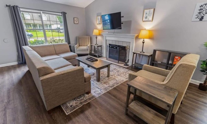Savannah Casa | Near Downtown, Parks, Dining! Laid-Back on Leghorn
