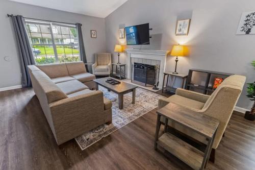Savannah Casa | Near Downtown, Parks, Dining! Laid-Back on Leghorn