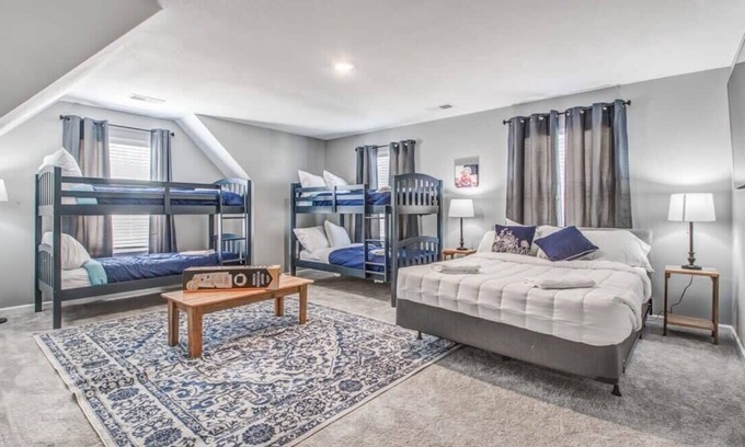 Ellendale Casa | Near Downtown, Shelby Farms Park - Crievewood Cove