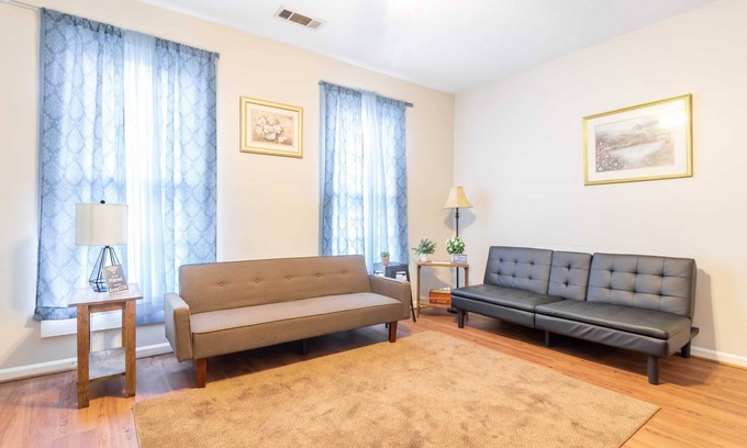 Columbus Casa | Near Downtown - Sunny Sweetheart Left Unit