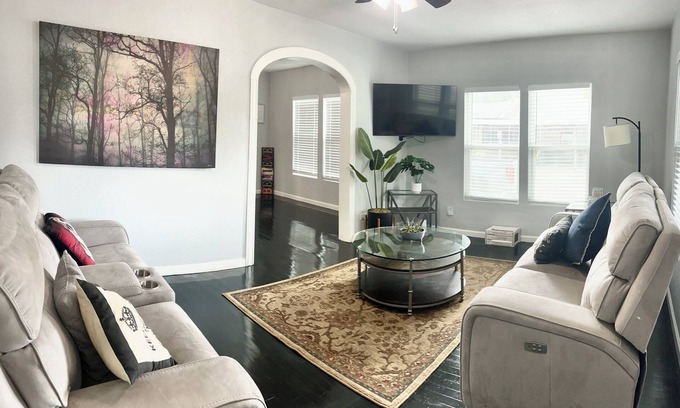 Highland Park Casa | Near Downtown with Huge Private Backyard w/Turf