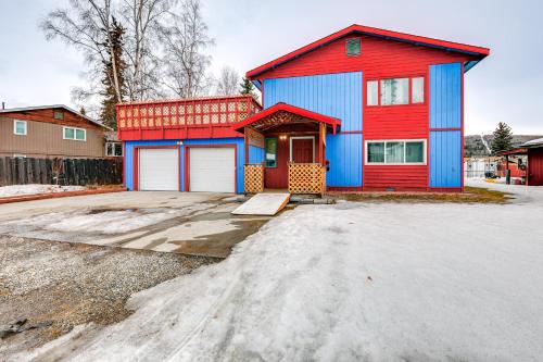 Fairbanks Casa | Near Dtwn and Pioneer Park Fairbanks Home with Deck!