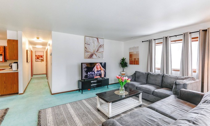 Fairbanks Cabaña | Near Dtwn & Pioneer Park: Fairbanks Home w/ Deck!