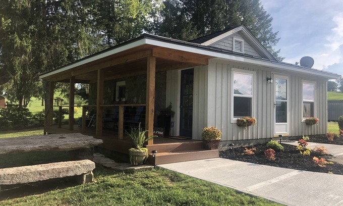 Hendersonville Cabaña | Near Dupont State and Pisgah Nat. Forest