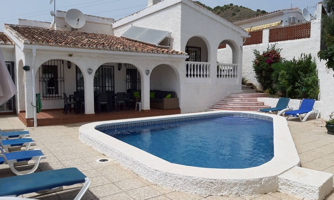 Nerja Villa | Cerca del pueblo de El Capistrano - Piscina privada - Zona tranquila con estacionamiento privado