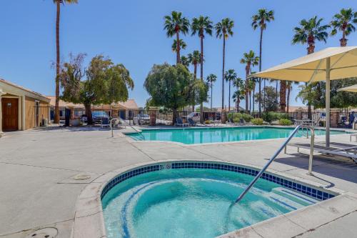 Palm Desert Apartamento | Near Golf Condo with Pool Access in Palm Desert!