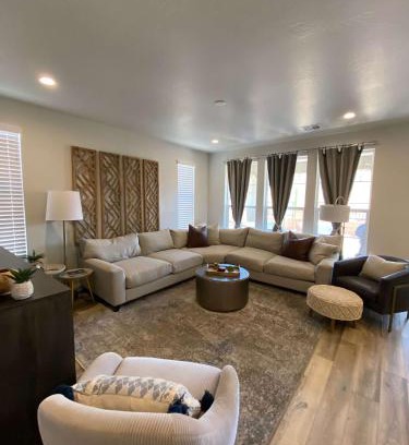 Washington Casa | Near Highland Park Golf Course Trails