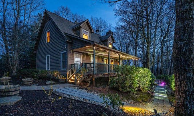 Scaly Mountain Casa | Near Highlands: 36-Acre Scaly Mountain Lodge