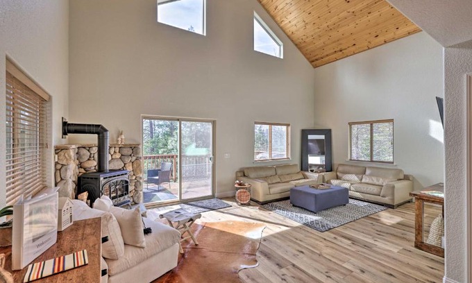 Arnold Casa | Near Hiking and Wineries Arnold Cabin with Deck!