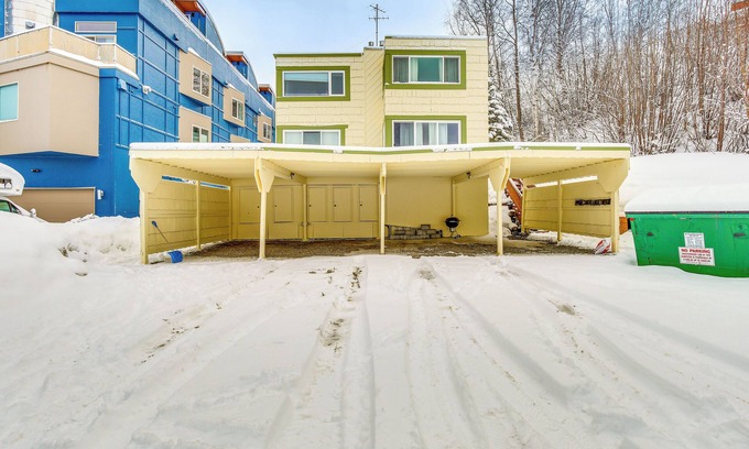 South Addition Condominio | Near Hiking: Cozy Anchorage Retreat w/ Fireplace!