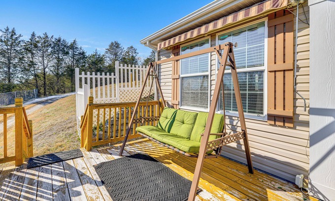 Mohawk Casa | Near Hiking: Midway Home w/ Mtn Views & Deck