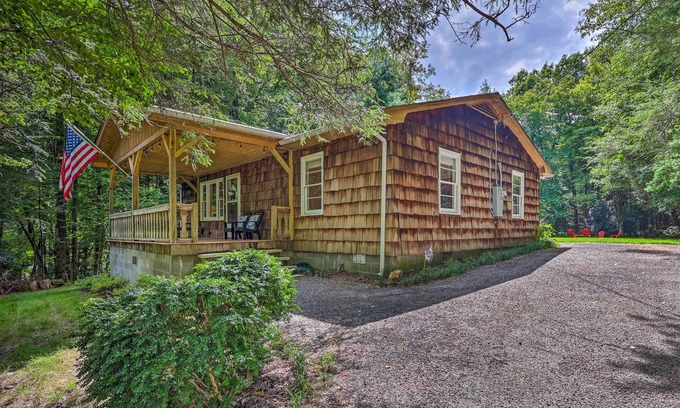 Roaring Gap Cabaña | Near Hiking: Roaring Gap Retreat w/ Fire Pit!