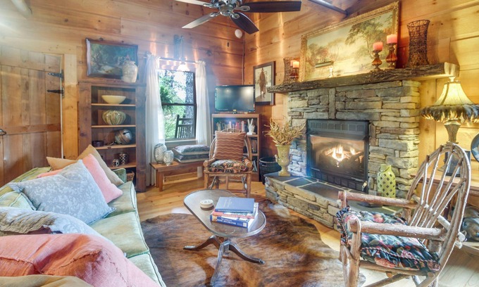 Vale Apartamento | Near Hiking: Studio w/ Fire Pit in Lawndale!