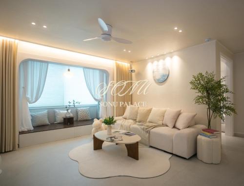Mangwon-dong Apartamento | Near Hongik University Station and Mangwon Market Spacious living room and special tea room