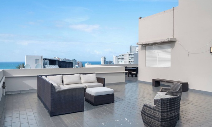 Miramar Apartamento | Beachside Stay | A/C | Stream TV | Spot included | Miramar Area