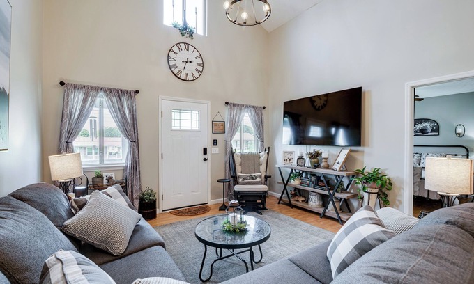 Mill Springs Casa | Near Lake Cumberland: Monticello Home w/ Gazebo!
