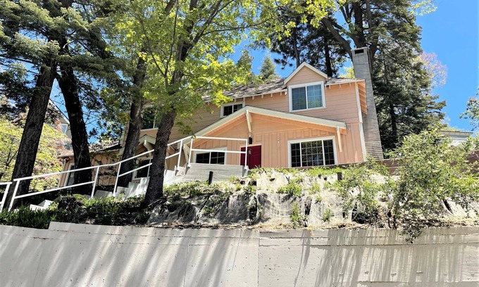 Cedar Glen Casa | Near Lake Plus View 2 Bedroom Home by RedAwning