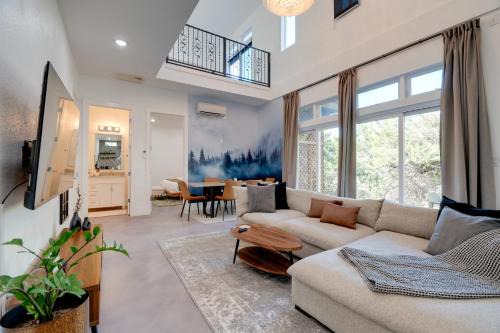 Hughes Park Lake Casa | Near Lake Travis and Marina Modern Austin Getaway!