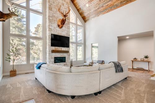 Meadow View Heights Casa | Near Lakes and Trails Cabin in Duck Creek Village!