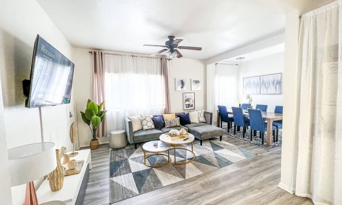 Willmore Casa | 8 Beds Home with 4 Car Parking Space - Near DTLB