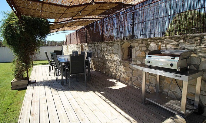 Garons Villa | Cerca de Nîmes, casa con grandes volúmenes, hermosa piscina, se admiten perros
