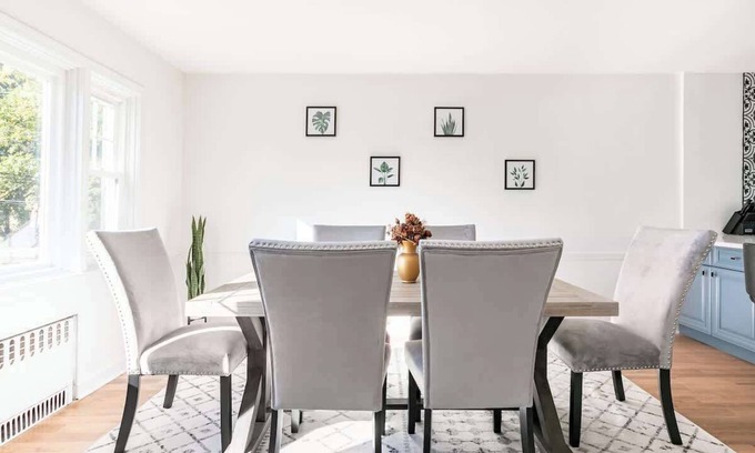 New Rochelle Casa | Near NYC ~ Fire pit, Game Room, Family Friendly, King Bed, Modern Luxury