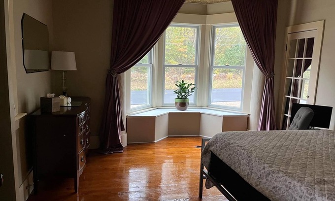 Wilmot Casa | Near Ragged Mountain and Sunapee! Wilmot House @ Kimpton Brook