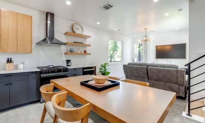 Rosewood Casa | Near Restaurants & Parks: Home 3 Mi to Dtwn Austin