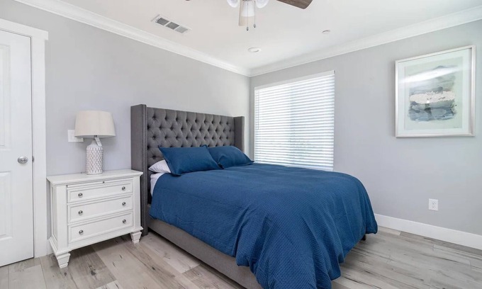 Sacramento Casa | Near Sac Downtown Charming&Cute Brand New House