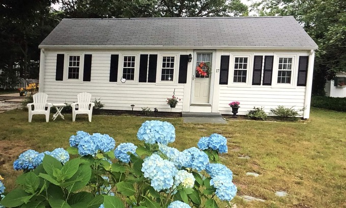 West Yarmouth Casa | 1 summerweeks left Aug 23-30 near Seagull Beach, short walk to restaurant, shops