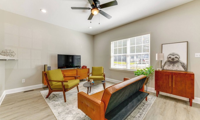 Dallas Apartamento | Near Shopping & Dining: Pet-Friendly Dallas Apt!