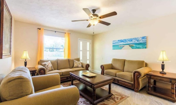 Southgate Casa | Near Siesta Key - single story pet friendly