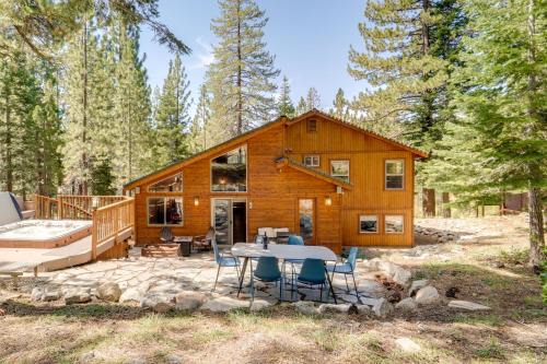 Truckee Casa | Near Ski Resorts and Trails Truckee Home with Hot Tub