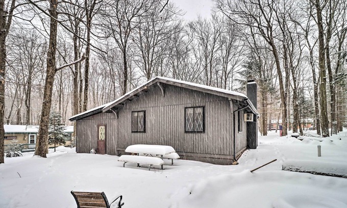 Locust Lake Village Cabina | Near Skiing: Pocono Lake Cabin w/ Screened Patio