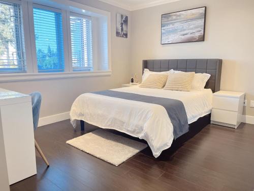 Burnaby Casa | Near Skytrain and QUIET Private Bedroom Ensuite BathRM, Free Wifi & Coffee, Cozy