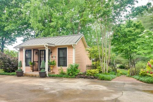 Lawndale Apartamento | Near South Mountain State Park Studio with Deck!