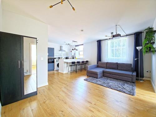 Abbey Apartamento | Near South Wimbledon Station, 2BR, Sleep 7, King beds