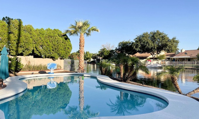 Avondale Casa | Near State Farm, Spring Training, NASCAR and more-Lakefront with Private Pool!!