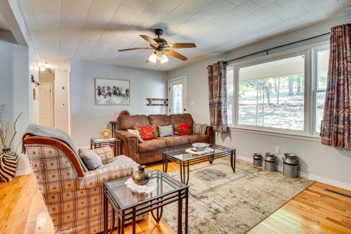 Mammoth Spring Casa | Near State Park and Spring River Family Gem with Yard