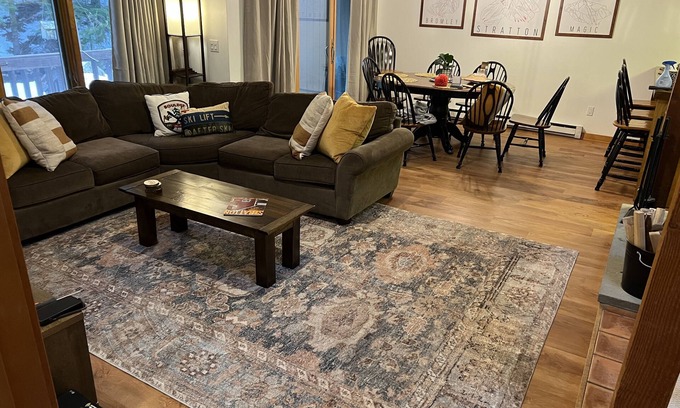 Rawsonville Condominio | Near Stratton, Bromley & Magic!