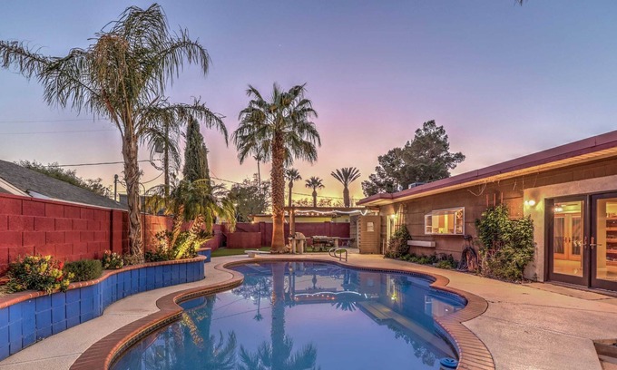 Rancho Oakey Casa | Near Strip Oasis with Pool, 3 BR - Extended Stay