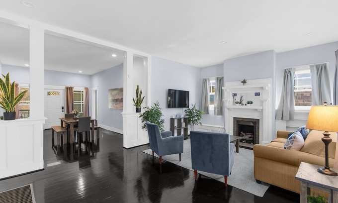 Crestline Heights Casa | Near The Airport East Lake Craftsman