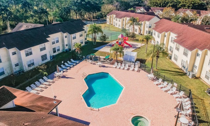 Kissimmee Condominio | ​Near Theme Parks! Potter's Castle! Gorgeous, 3 BR's, Sleeps 8, Pool!